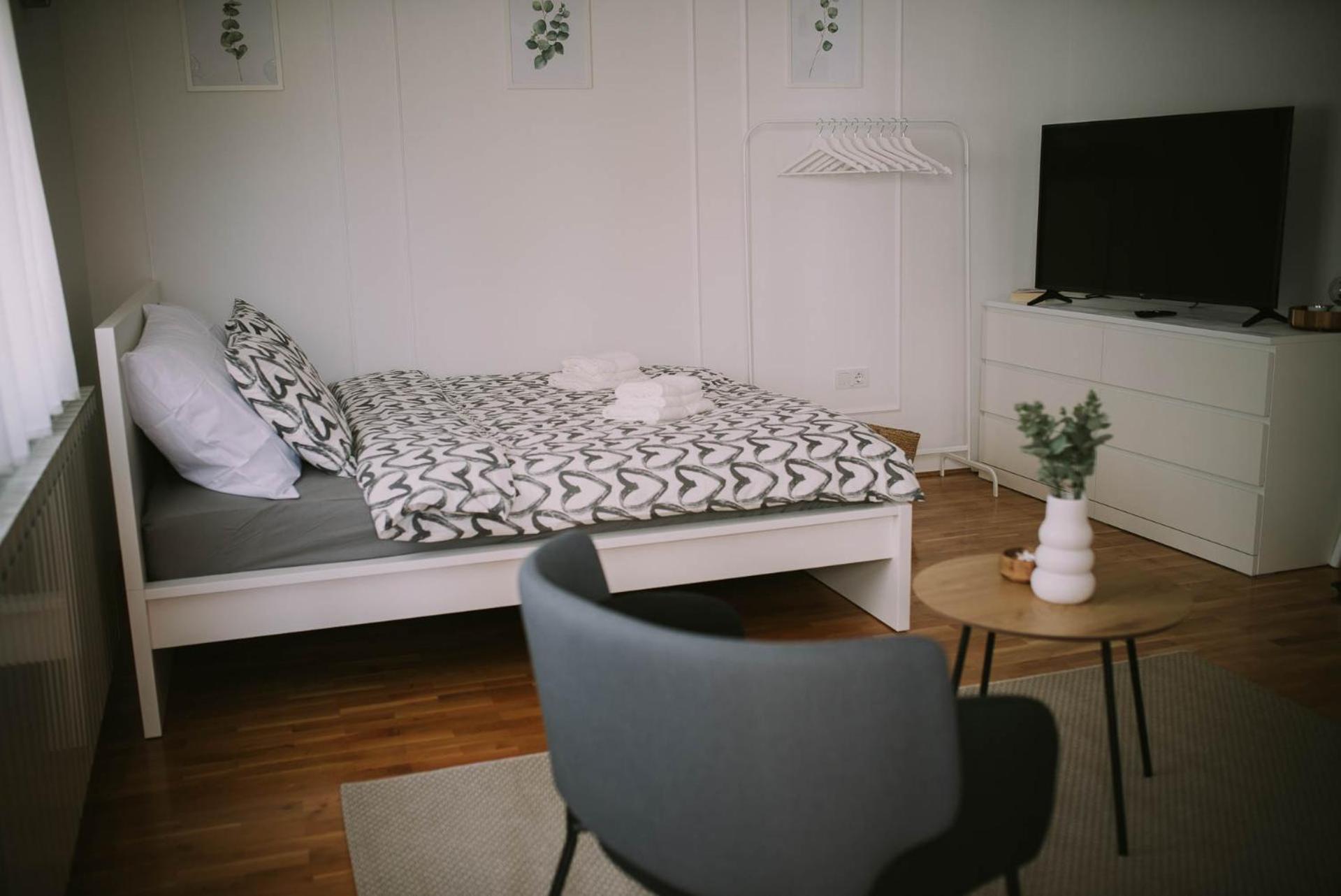 E&d, Free Private Parking, Loggia *